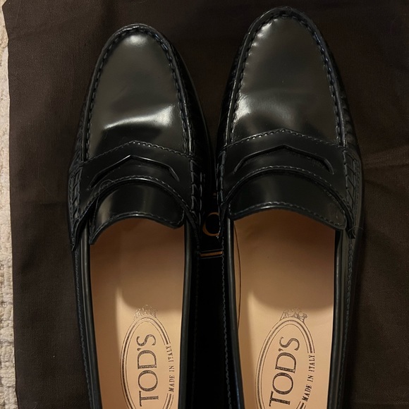 Tod’s Gommino Driving Shoes - Picture 4 of 9